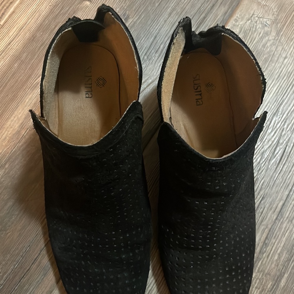 Boots - Picture 2 of 4